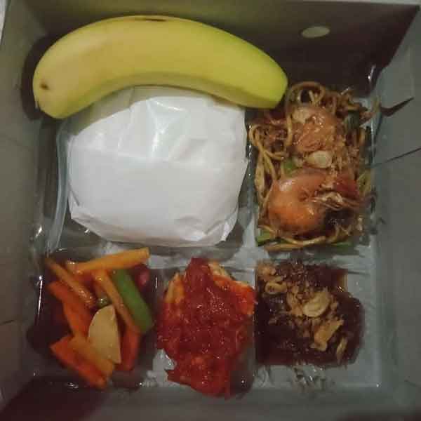 nasi kotak toliwang - Maluku Utara